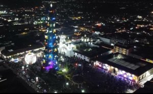 Arbol de Navidad de 65 metros
