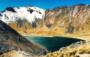 Hay filas kilométricas para conocer el Nevado de Toluca