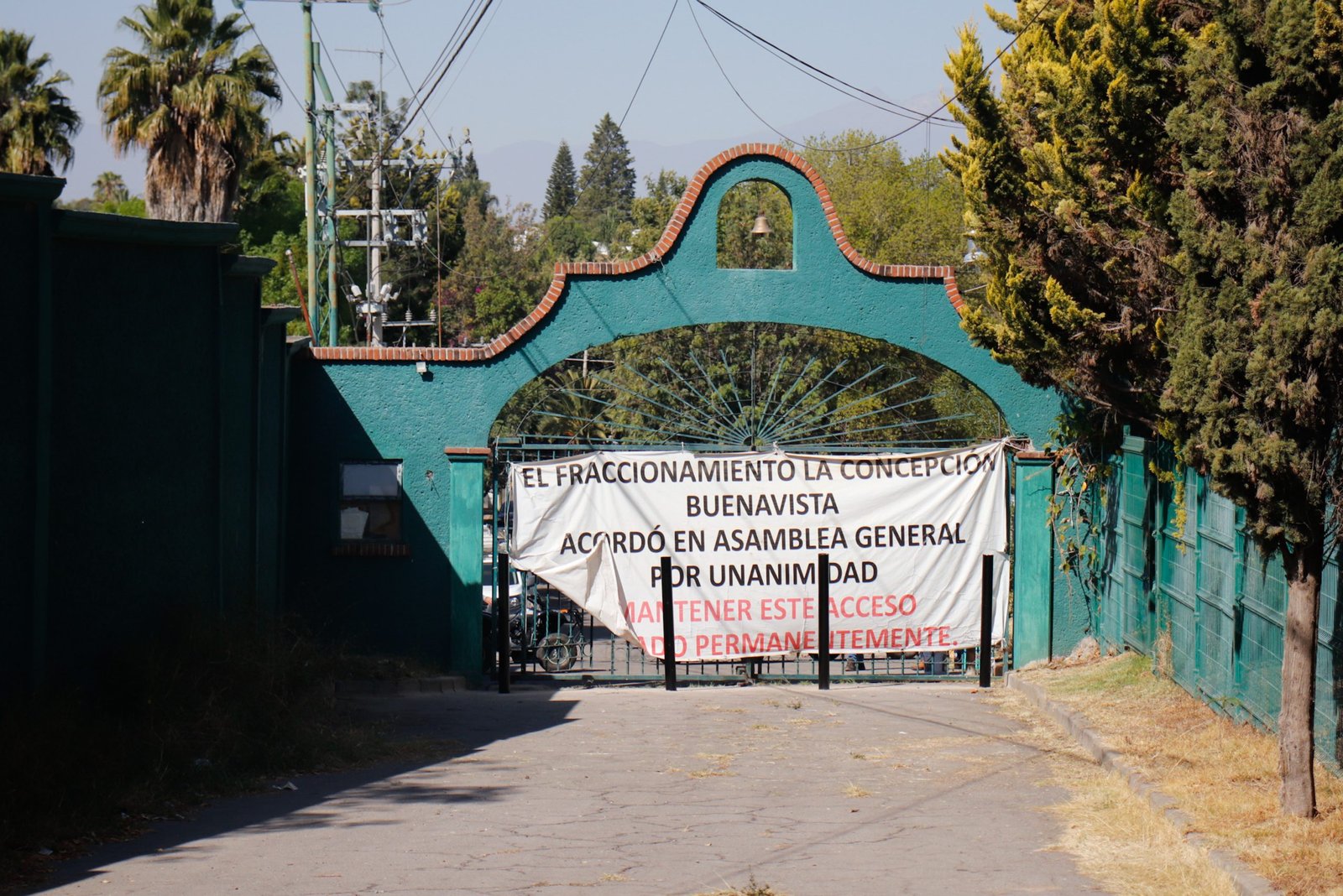 La reja de Concepción Zavaleta obstaculiza el libre tránsito