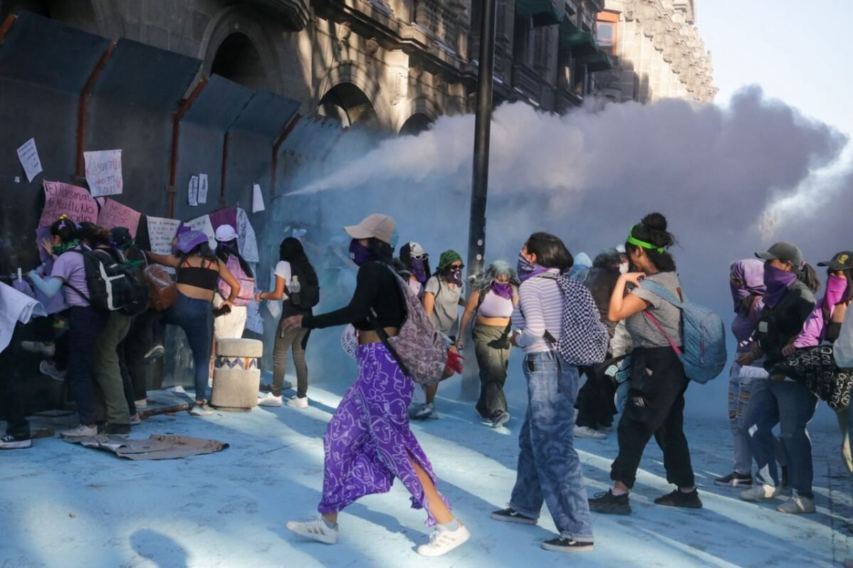 El 8M en Puebla culminó con varias escenas caóticas
