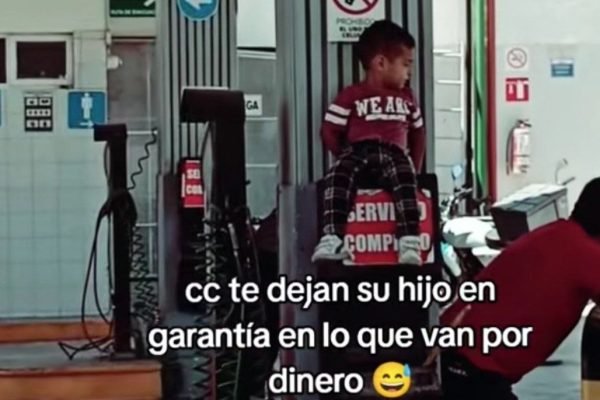 Niño en gasolinera de Tehuacán Puebla