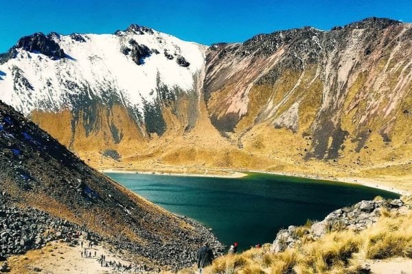 Hay filas kilométricas para conocer el Nevado de Toluca