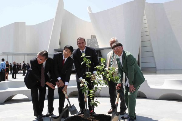 Toyo Ito, arquitecto japonés, quien fue encargado del diseño del Museo Internacional Barroco visitó Puebla para acompañar Rafael Moreno Valle, gobernador de Puebla, a un recorrido por el MIB.