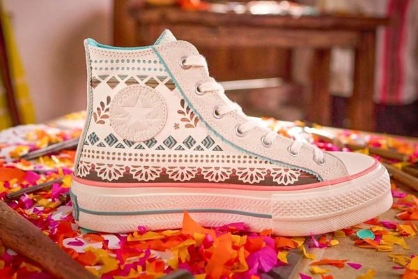 Converse inspirados en papel picado de Puebla